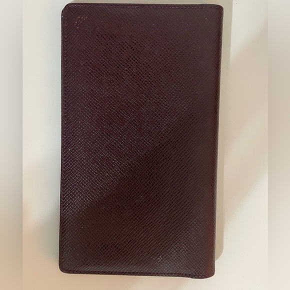 Louis Vuitton Brown Taiga Leather Checkbook Wallet - Picture 2 of 6